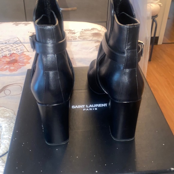 All black with sliver YS SMALL LOGO on each side of boot - Picture 3 of 5